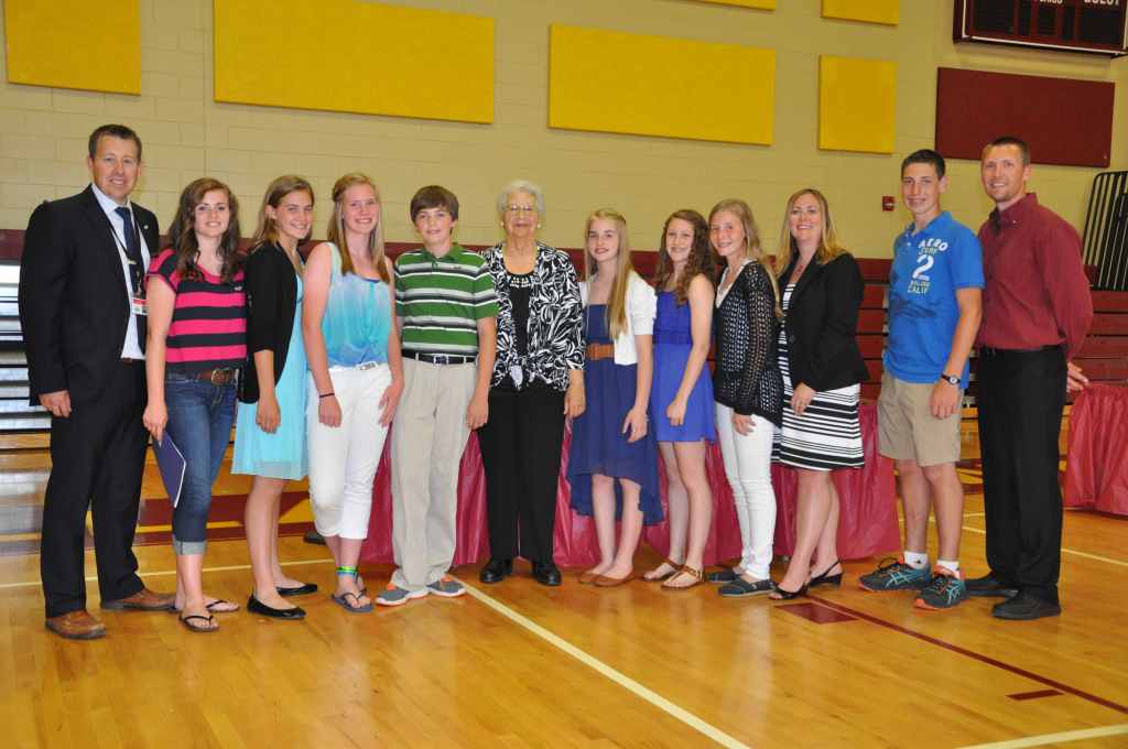 Doris Rolland photo with student council June 2014